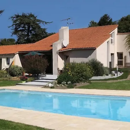 Logis Du Parc לינה וארוחת בוקר