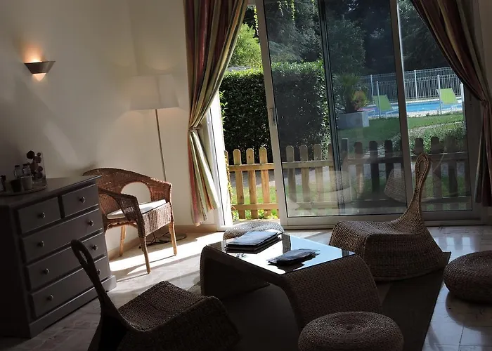 Oda ve Kahvaltı Logis Du Parc 3*