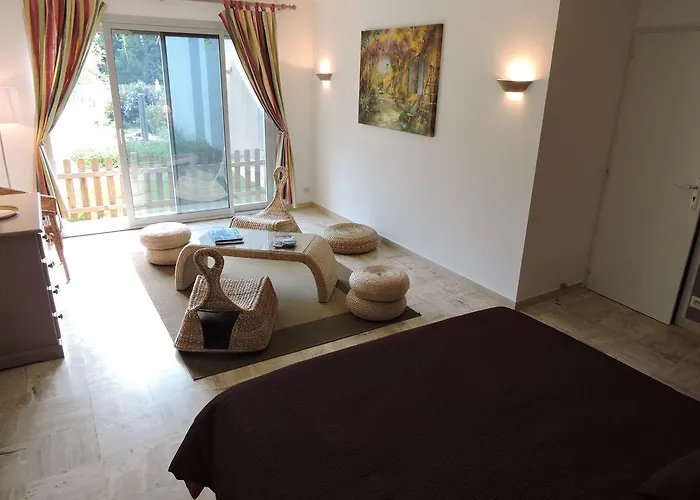 Oda ve Kahvaltı Logis Du Parc 3*