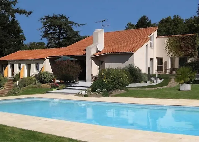 Logis Du Parc Bed & Breakfast