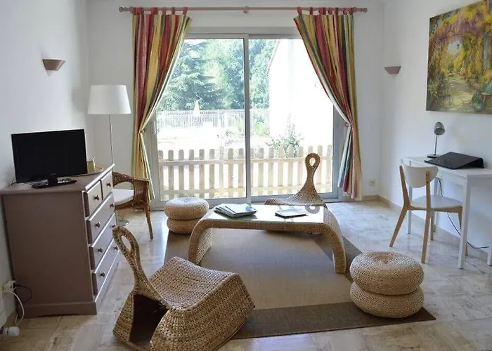 Oda ve Kahvaltı Logis Du Parc 3*